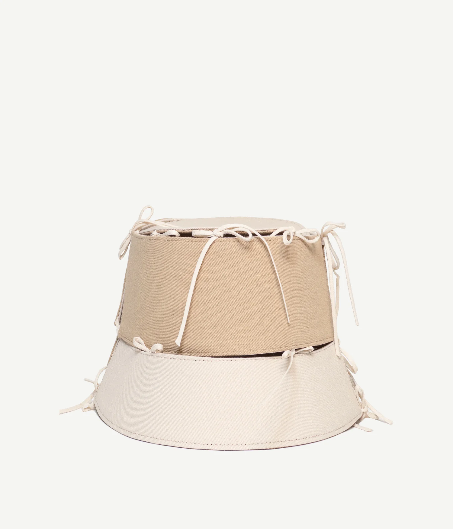 BOW BUCKET HAT IN LIGHT BEIGE